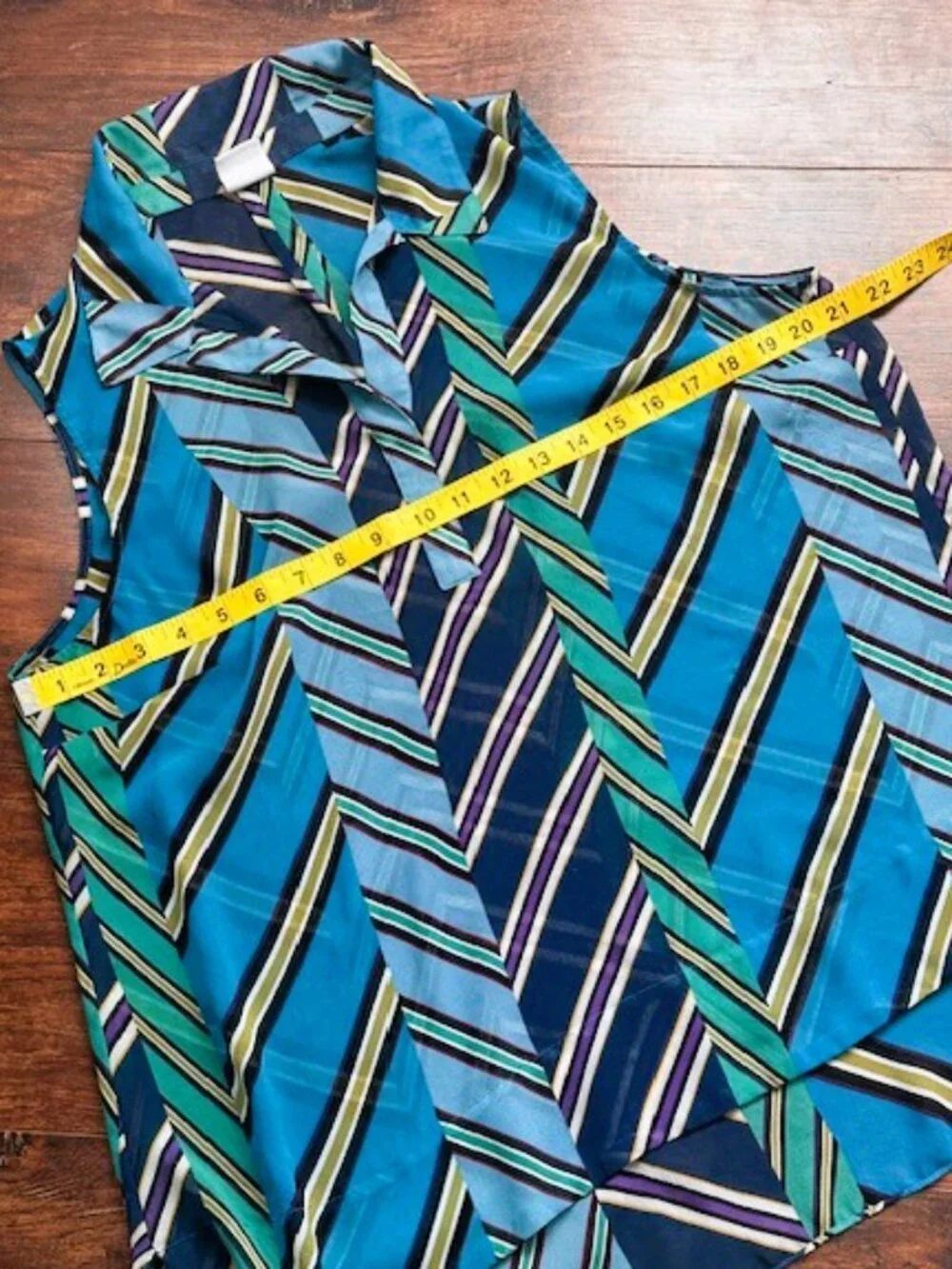 Cabi Teal Chevron Sleeveless V-Neck Top Size Large